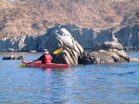 Brian D. paddling amidst some exposed rocks in Bahia San Luis Gonzaga